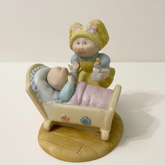 1984 Cabbage Patch Kids Porcelain Figurine Girl Feeding Baby in Cradle - Picture 11 of 16